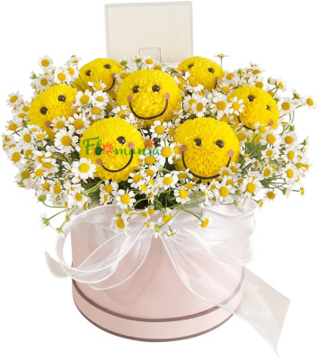 Композиция из желтых хризантем и ромашек «Смайлики»